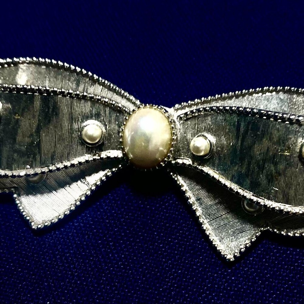 LOVELY STERLING SILVER BOW PIN with PEARLS from PARIS